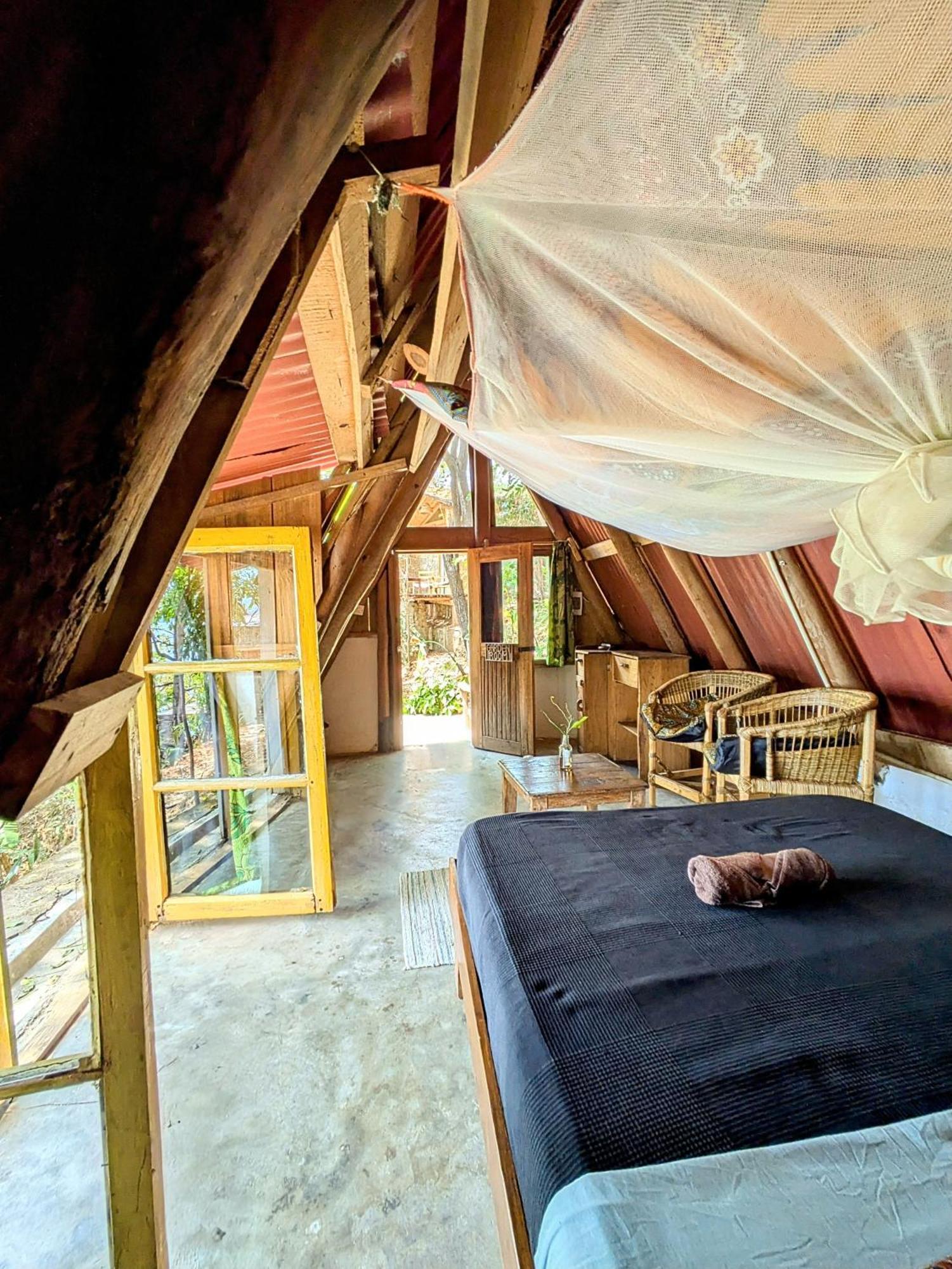 Butterfly Space- A Non-Profit Eco-Lodge Nkhata Bay Ngoại thất bức ảnh
